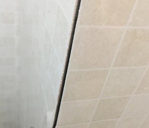 安阳市瓷砖空鼓维修公司分享阳台瓷砖脱落的修复过程可以分为以下几个步骤